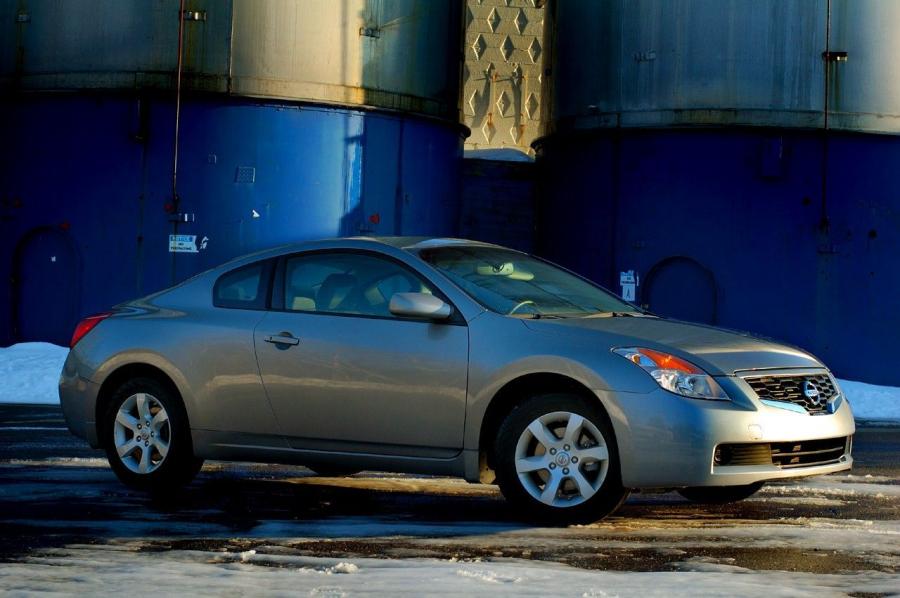  Nissan Altima Coupe 2.5S 2008 года  (фото 28 из 50)